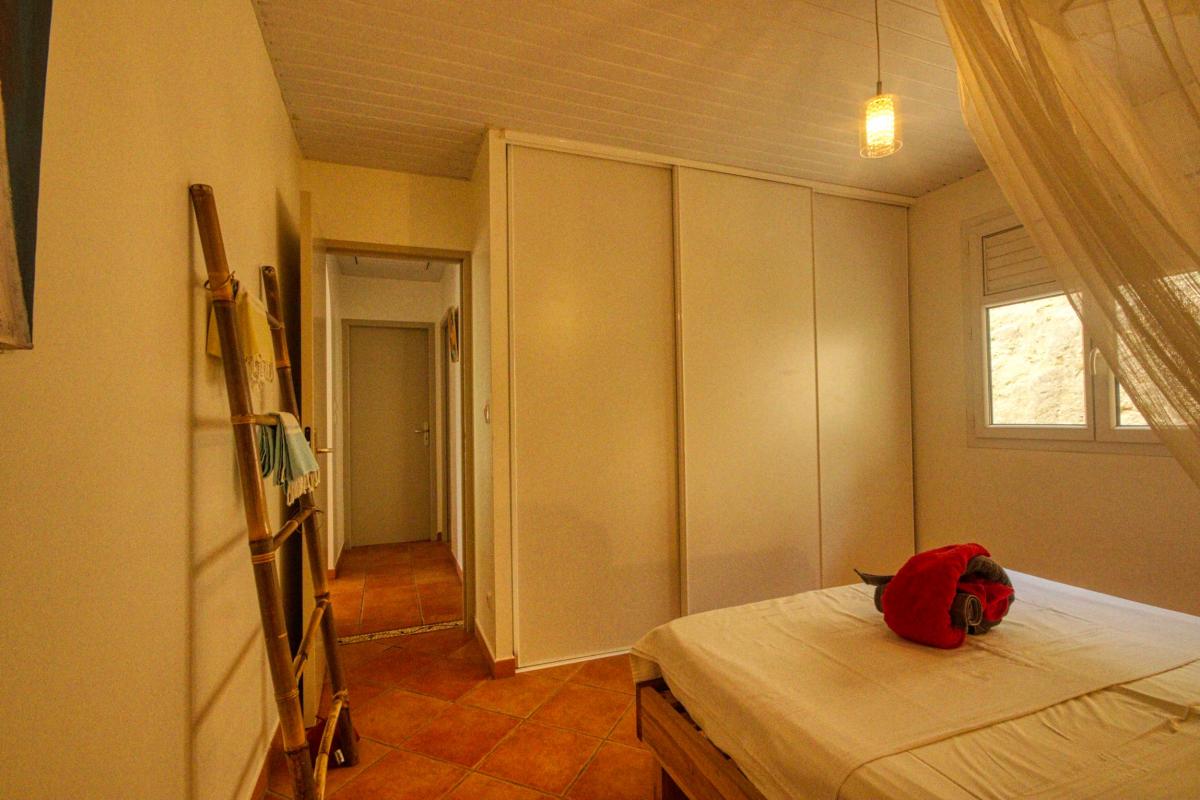 31Location villa piscine le diamant martinique_ chambre 3 et placard